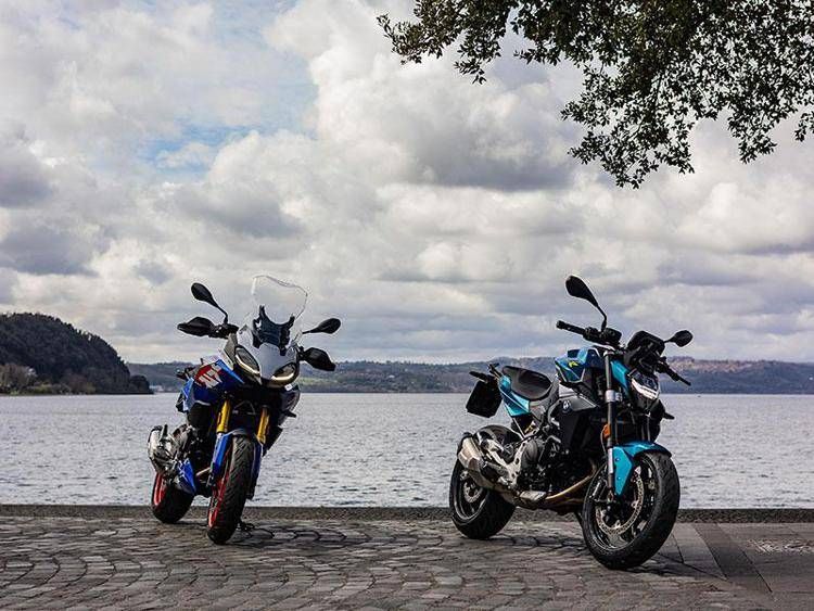 BMW Motorrad: le nuove F 900 R e F 900 XR tra innovazione e prestazioni