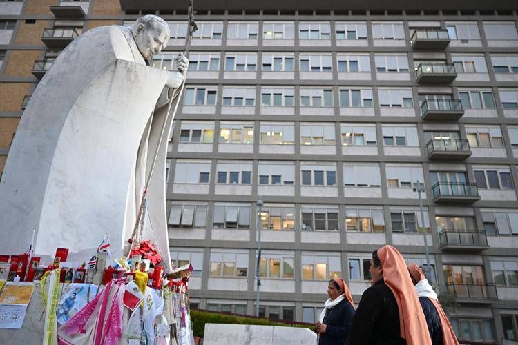 Il Policlinico Gemelli dove è ricoverato Papa Francesco (Afp)