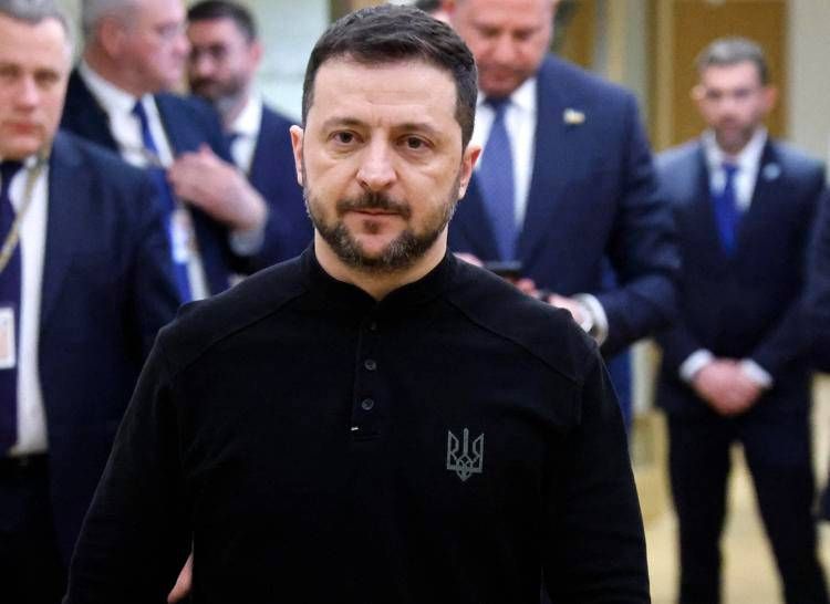 Ucraina, la 'pace di Zelensky': così vuole convincere Trump e riavere gli aiuti