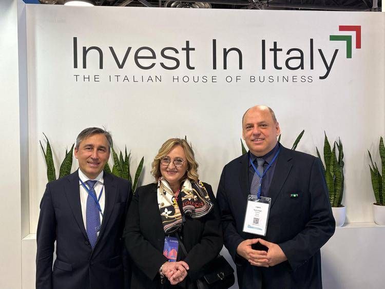 Renato Loiero con  il sottosegretario Lucia Albano e il presidente di Remind Paolo Crisafi al Mipim