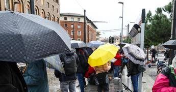 Maltempo, allerta in dieci regioni: scuole chiuse in Emilia Romagna e Toscana