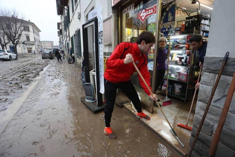 Fango e acqua a Firenze dopo l'ondata di maltempo in Toscana - Fotogramma /Ipa