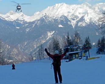 Valanga su Dolomiti a Cortina, soccorsi tre sciatori travolti dalla neve. Due sono gravi