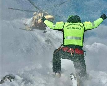 Valanga sul Tonale, travolti tre scialpinisti: uno è morto