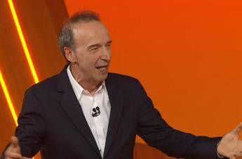 Roberto Benigni, il saluto per Papa Francesco: "Che guarisca presto, è meraviglioso"