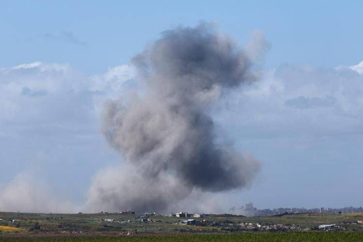 Fumo dopo un raid a Gaza - Afp