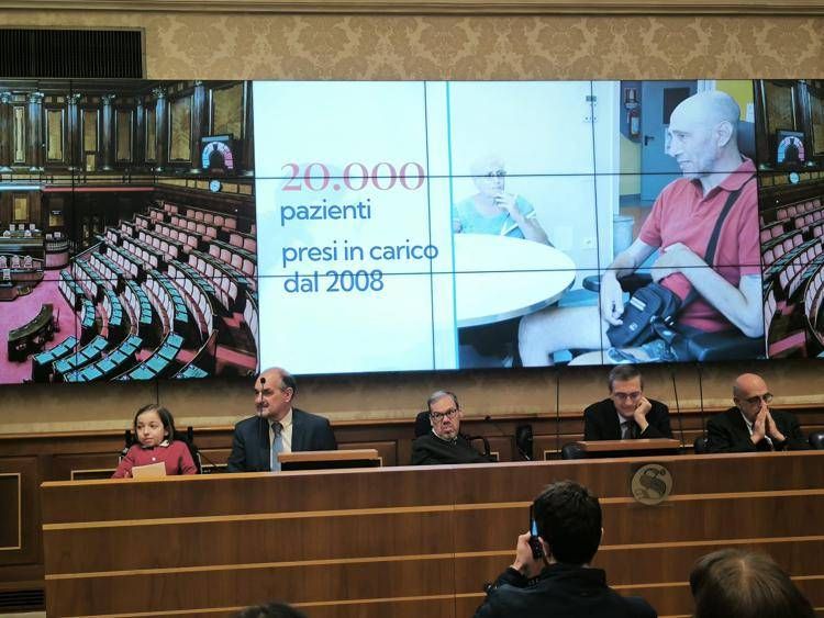 Malattie rare: l'abbraccio come metafora di cura, il modello Nemo al Senato