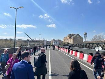 Roma, riapre il ponte dell'Industria. Gualtieri: "Intervento straordinario" - Video