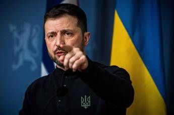 Ucraina, Zelensky a leader Ue: "Serve sostegno con soldi e armi"