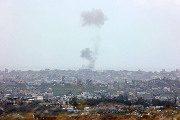 Fumo su Gaza dopo un raid - Afp