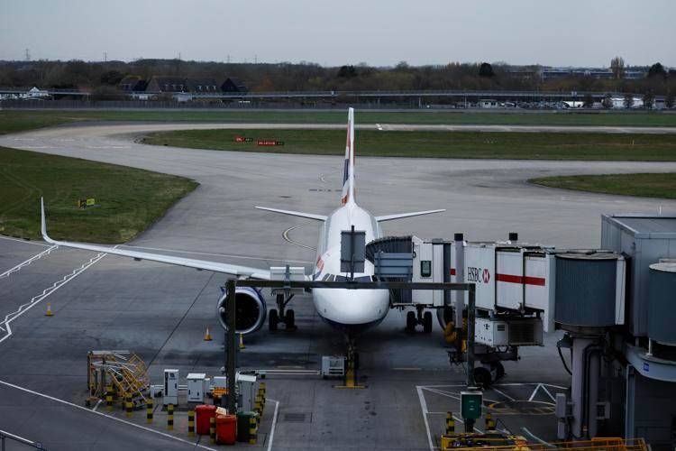 Heathrow, aeroporto riapre dopo incendio: prime partenze