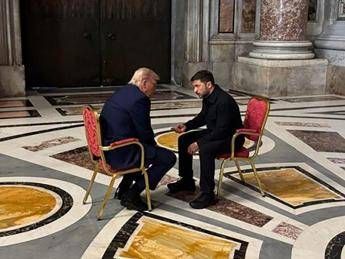 Trump e Zelensky a San Pietro
