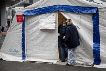 Coronavirus, in Francia 14.393 morti: oltre 5mila in case riposo