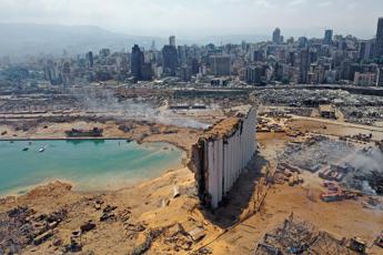 La testimone: A Beirut scene di guerra, rischio nube tossica
