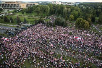 Bielorussia, decine di migliaia in piazza a Minsk