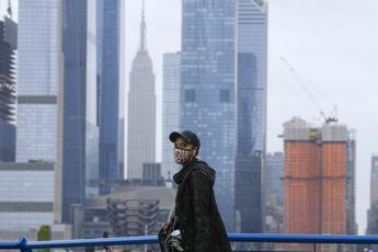 Covid Usa, nuove restrizioni a New York: Situazione peggiora