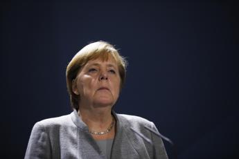 Covid Germania, Merkel: Nuove misure restrittive prima di Natale