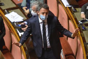 Renzi interviene al Senato, tutto il centrodestra applaude