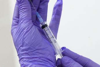 Coronavirus, Robert Gallo: Preoccupa durata immunità del vaccino