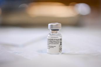 Vaccino Covid in Italia, Pfizer: non ci saranno ritardi