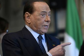 Berlusconi: Qualche stupido è andato altrove, ma sparirà