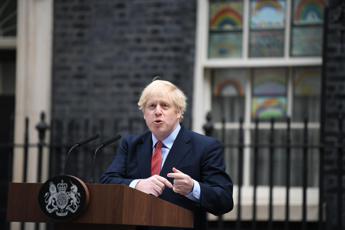 Boris Johnson: Indossate la mascherina