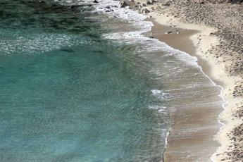 Lampedusa Turista Cade Da Costone Ferito